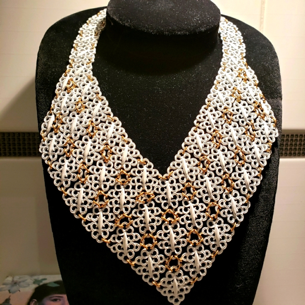 Monet vintage neck bib in white and gold.